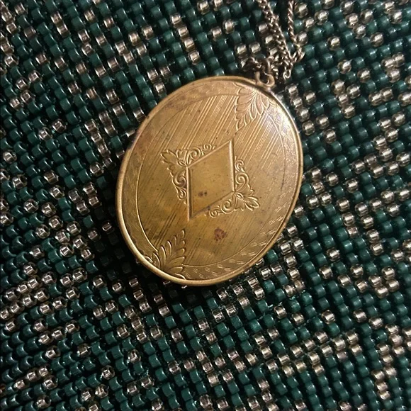 Victorian Gold Locket Necklace - Picture 4 of 8